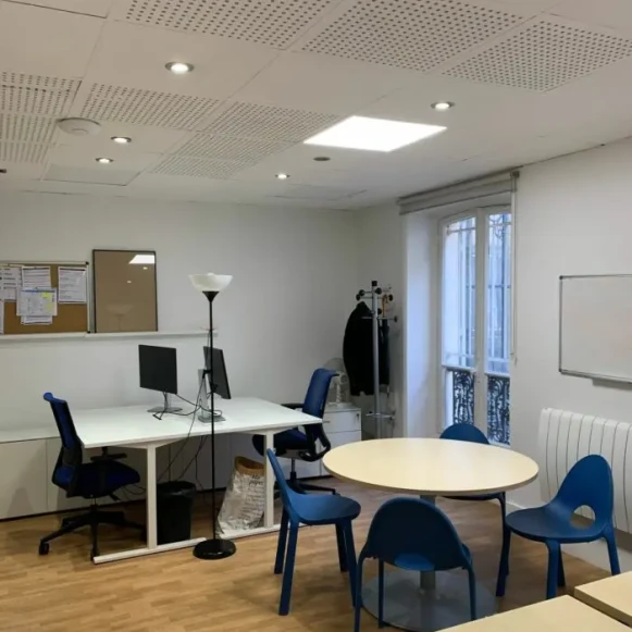 Bureau privé 24 m² 6 postes Coworking Rue du Louvre Paris 75001 - photo 3