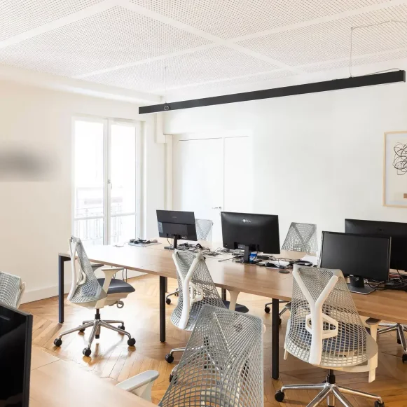 Espace indépendant 175 m² 26 postes Location bureau Rue d'Argenteuil Paris 75001 - photo 4