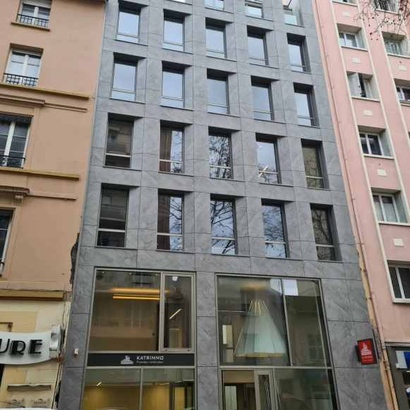 Bureau privé 15 m² 2 postes Location bureau Cours Docteur Long Lyon 69003 - photo 2