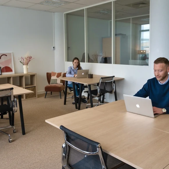 Bureau privé 27 m² 10 postes Coworking Rue Pleyel Saint-Denis 93200 - photo 1