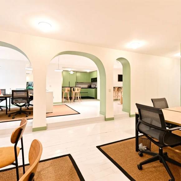 Espace indépendant 170 m² 24 postes Location bureau Rue Pierre Chausson Paris 75010 - photo 1