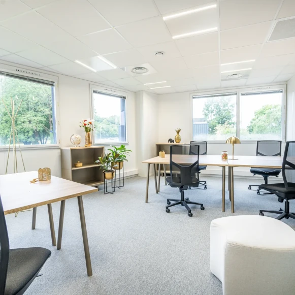 Bureau privé 25 m² 6 postes Location bureau Rue des Courtillons Bruz 35170 - photo 1