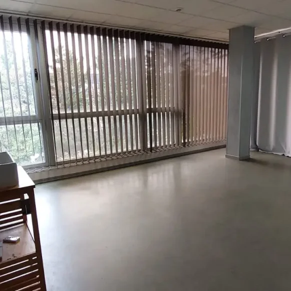 Bureau privé 18 m² 2 postes Coworking Chemin de la Chasse Colomiers 31770 - photo 1