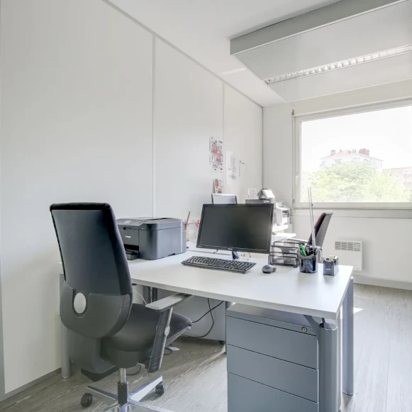 Bureau privé 14 m² 2 postes Location bureau Cours Albert Thomas Lyon 69003 - photo 1