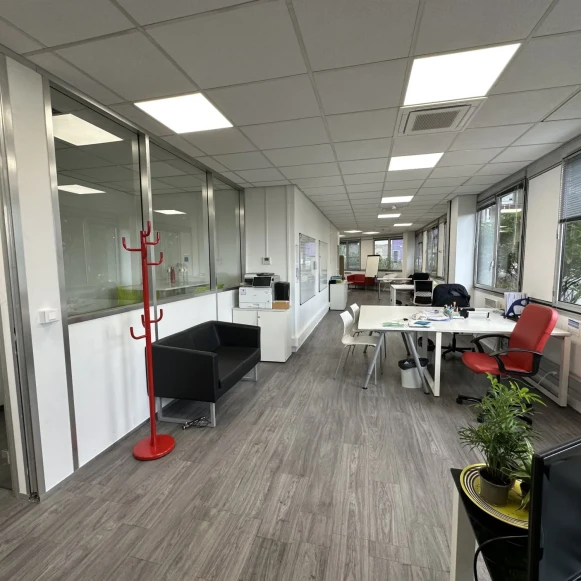 Bureau privé 99 m² 12 postes Location bureau Boulevard des Bouvets Nanterre 92000 - photo 7