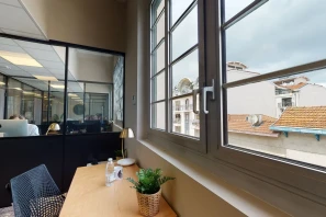 Open Space - 33120 - 5 postes - 240€