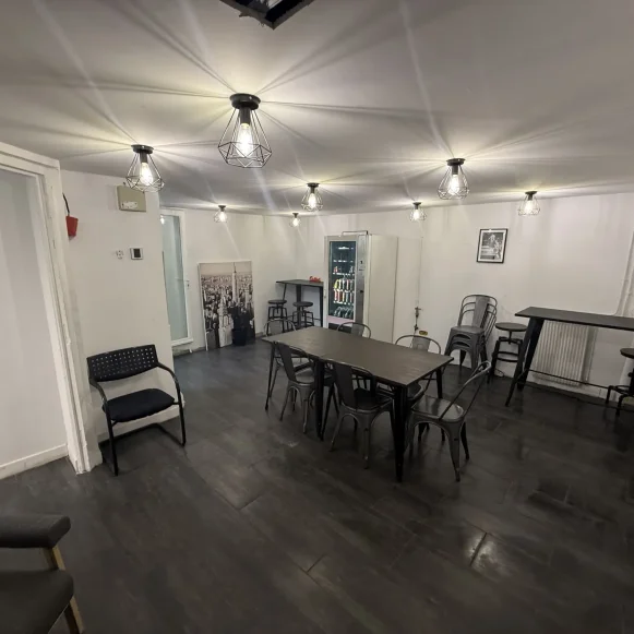 Bureau privé 10 m² 3 postes Location bureau Rue Rabelais Montreuil 93100 - photo 5