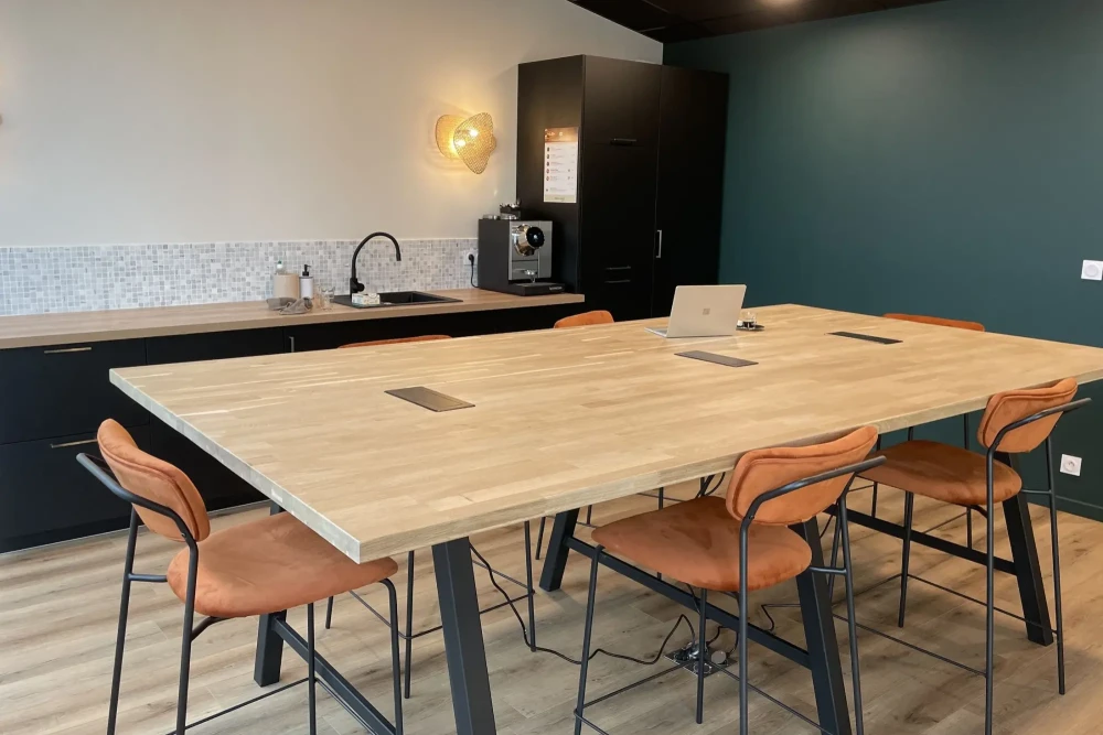 Open Space - 44000 - 6 postes - 340€
