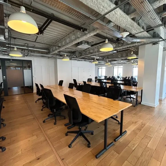 Bureau privé 196 m² 54 postes Location bureau Rue la Fayette Paris 75009 - photo 2