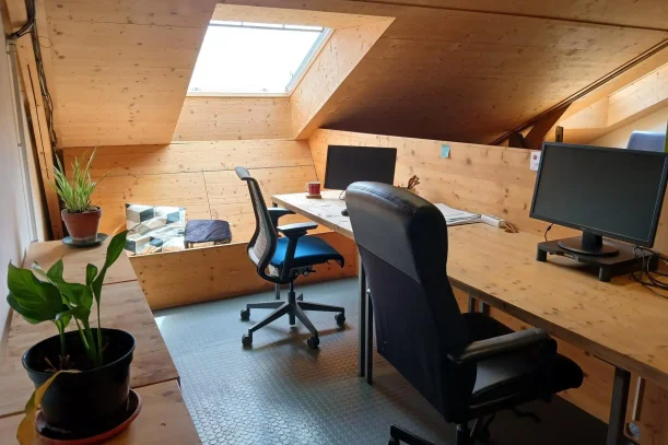 Open Space - 93100 - 10 postes - 250€
