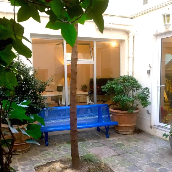 Bureau privé 17 m² 4 postes Location bureau Rue Lamartine Paris 75009 - photo 5