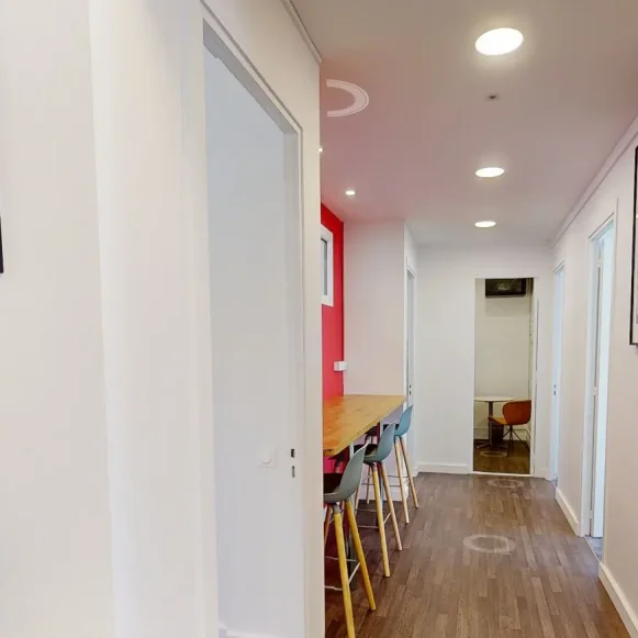 Espace indépendant 150 m² 22 postes Location bureau Rue Saint-Lazare Paris 75008 - photo 5