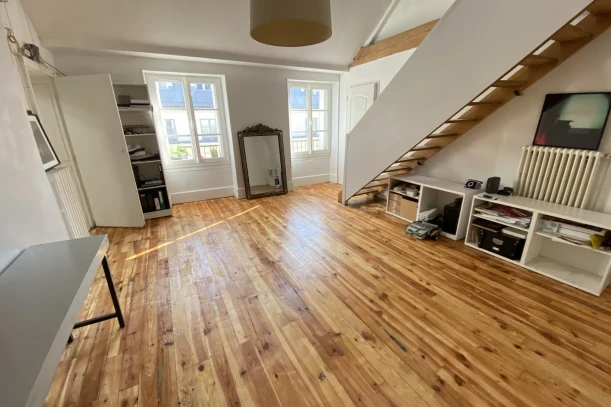 Espace indépendant - 75010 - 7 postes - 2480€