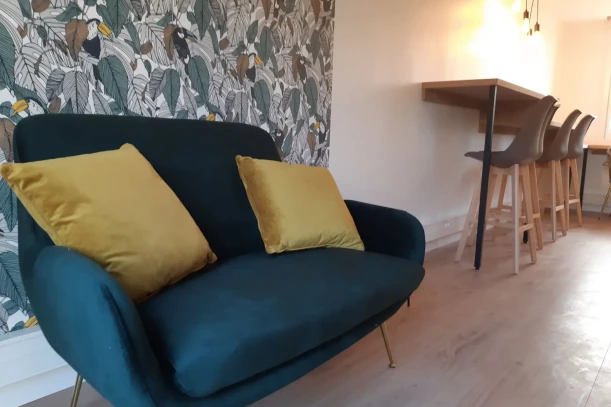 Open Space - 35200 - 8 postes - 200€