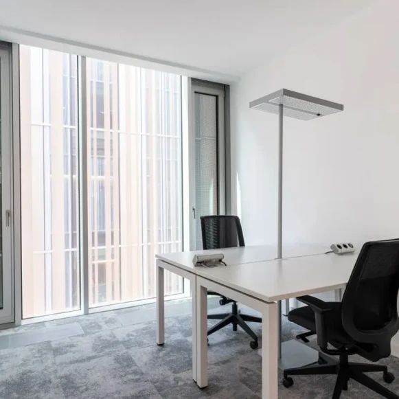 Bureau privé 16 m² 4 postes Coworking Rue Blanche Paris 75009 - photo 1