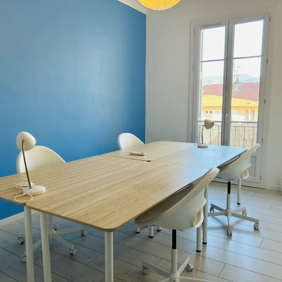 Bureau privé 13 m² 4 postes Location bureau Boulevard Gambetta Nice 06000 - photo 1