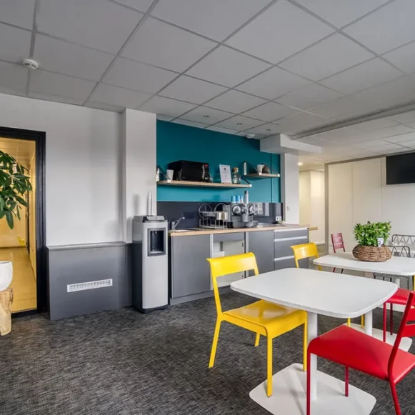 Bureau privé 15 m² 2 postes Coworking Rue Maurice Flandin Lyon 69003 - photo 9