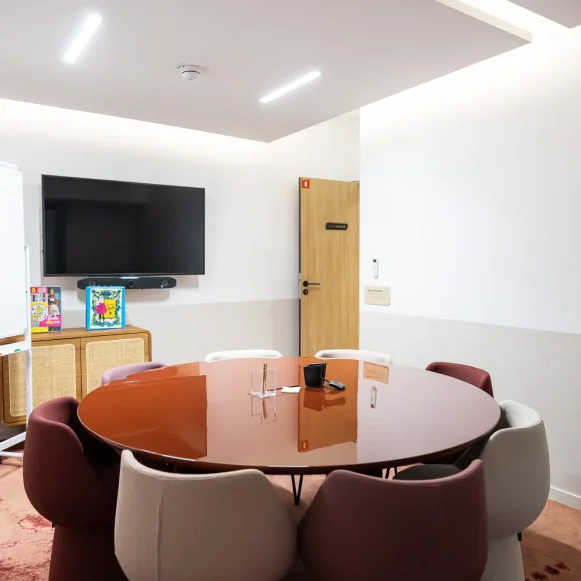 Bureau privé 21 m² 6 postes Location bureau Rue La Boétie Paris 75008 - photo 2