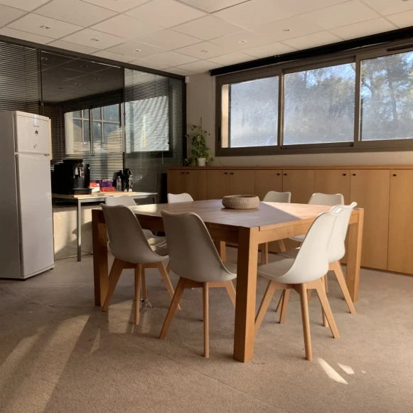 Bureau privé 35 m² 5 postes Coworking Avenue de l'Université La Valette-du-Var 83160 - photo 2