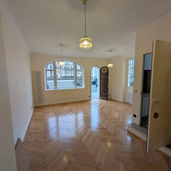 Espace indépendant 62 m² 10 postes Location bureau Rue de Rome Paris 75017 - photo 1