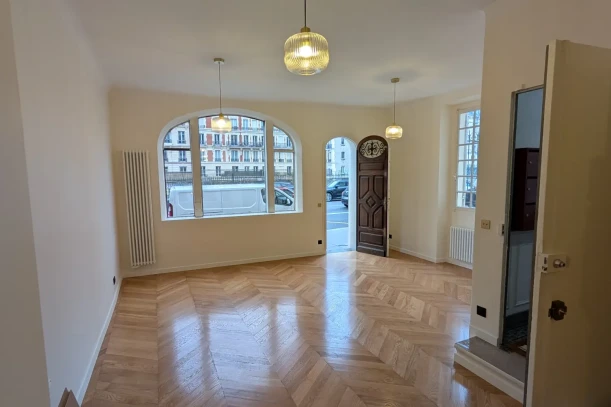 Espace indépendant - 75017 - 10 postes - 3700€