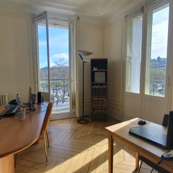 Bureau privé 25 m² 3 postes Location bureau Place de la Nation Paris 75011 - photo 1