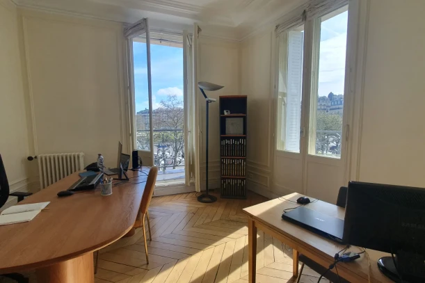 Bureau privé - 75011 - 3 postes - 1833€