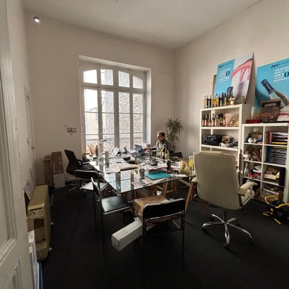 Bureau privé 50 m² 10 postes Location bureau Rue Myrha Paris 75018 - photo 2
