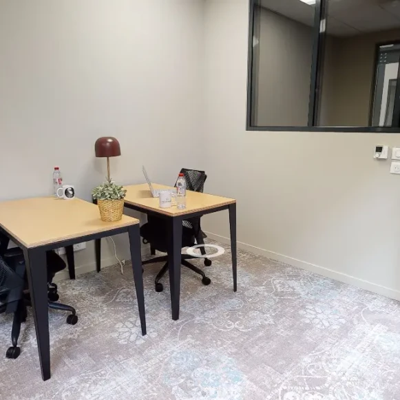 Bureau privé 10 m² 2 postes Coworking Avenue Thiers Nice 06000 - photo 2