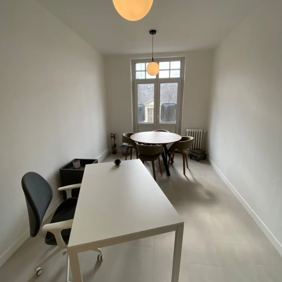 Bureau privé 15 m² 2 postes Coworking Rue d'Entraigues Tours 37000 - photo 6