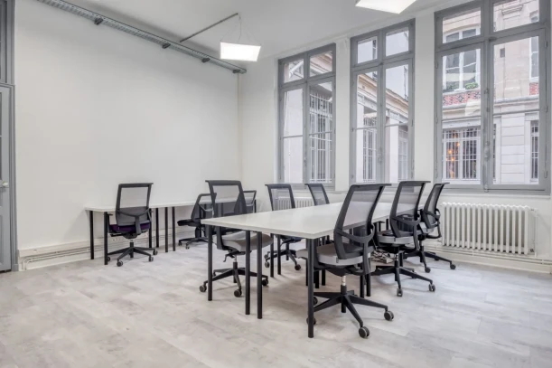Espace indépendant - 75010 - 12 postes - 4000€