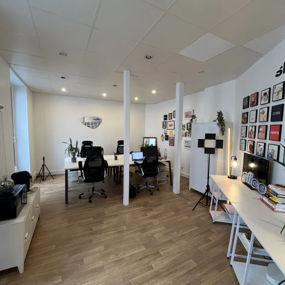 Bureau privé 37 m² 6 postes Location bureau Rue Feydeau Paris 75002 - photo 1