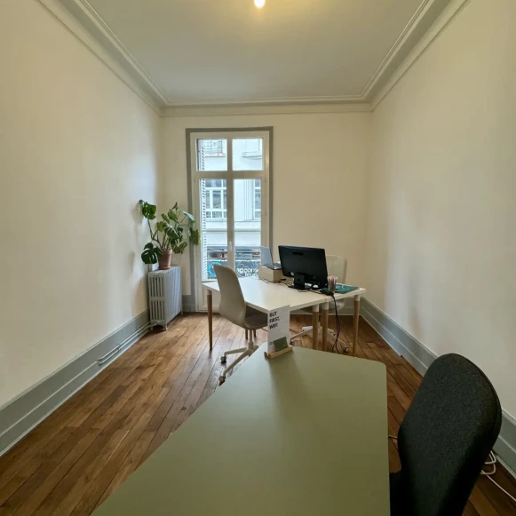 Bureau privé 18 m² 3 postes Coworking Rue d'Entraigues Tours 37000 - photo 5