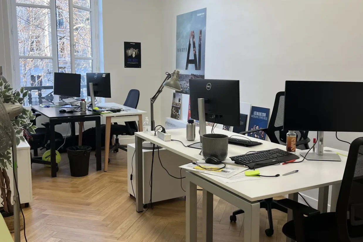 Bureau privé - 75008 - 4 postes - 1920€