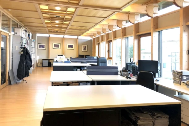 Open Space - 42600 - 8 postes - 250€