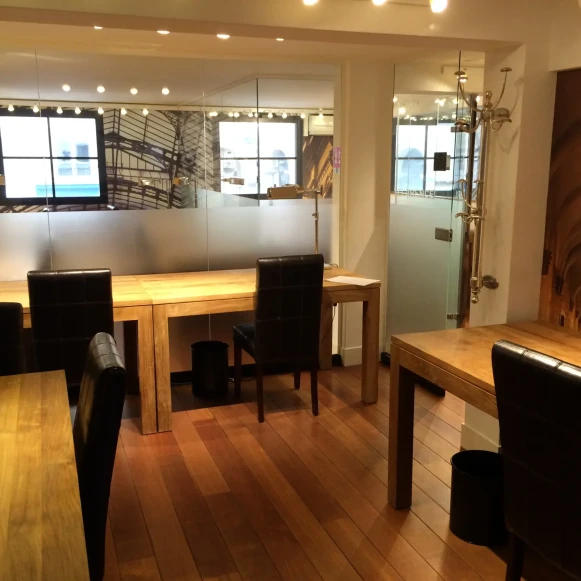 Bureau privé 11 m² 4 postes Coworking Rue de la Bourse Paris 75002 - photo 1