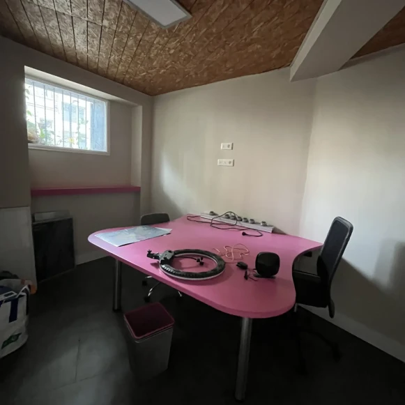 Espace indépendant 15 m² 3 postes Location bureau Rue Judaïque Bordeaux 33000 - photo 1