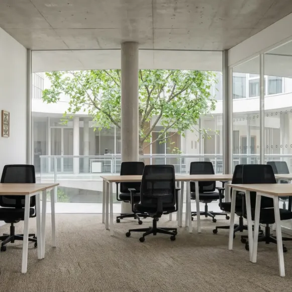 Bureau privé 15 m² 5 postes Coworking Boulevard Godard Bordeaux 33300 - photo 1