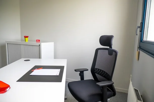Bureau privé - 72000 - 1 poste - 660€