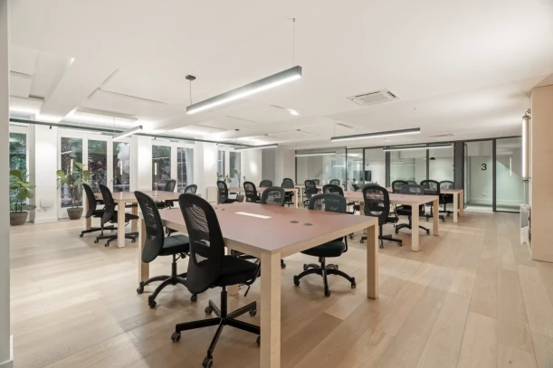 Espace indépendant - 75017 - 32 postes - 18560€