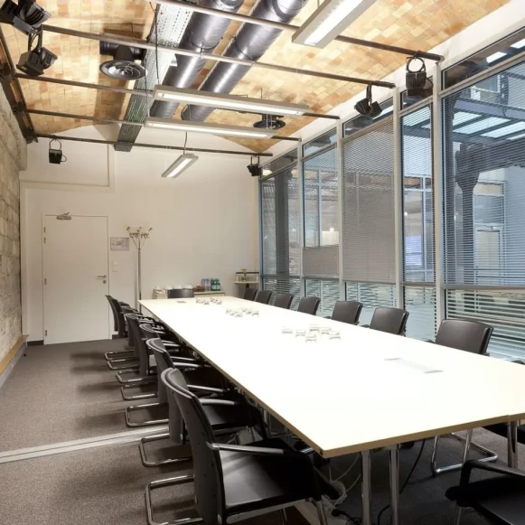 Bureau privé 4 m² 1 poste Location bureau Place de la Joliette Marseille 13002 - photo 8