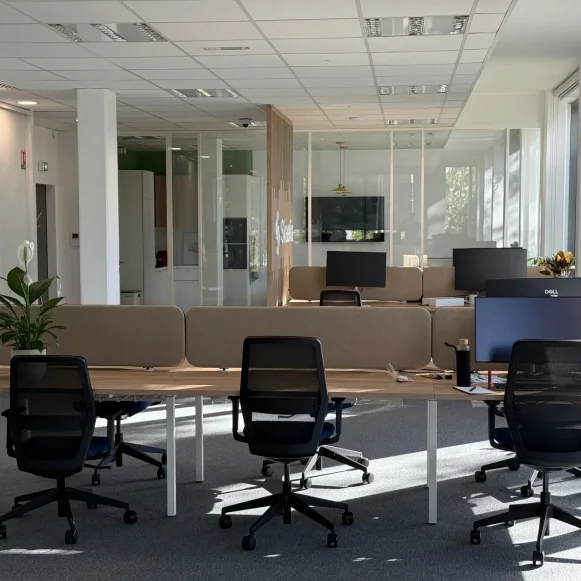 Open Space  16 postes Location bureau Rue Jacques Brel Saint-Herblain 44800 - photo 1