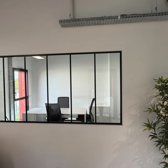 Bureau privé 13 m² 2 postes Coworking Allée Alexander Bell Noyal-Châtillon-sur-Seiche 35230 - photo 1