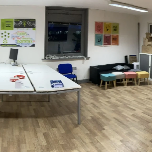 Espace indépendant 80 m² 6 postes Coworking Boulevard de Valmy Villeneuve-d'Ascq 59650 - photo 1