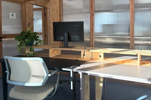 Bureau privé - 13006 - 1 poste - 260€