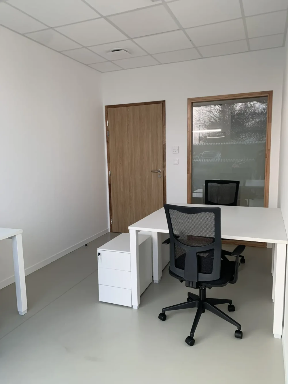 Bureau privé - 86360 - 3 postes - 922€