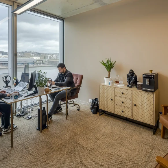 Bureau privé 18 m² 6 postes Location bureau Allée François Mitterrand Rouen 76100 - photo 1