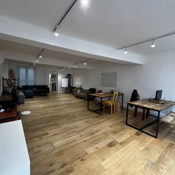 Bureau privé 44 m² 10 postes Location bureau Rue Saint Denis Paris 75002 - photo 3