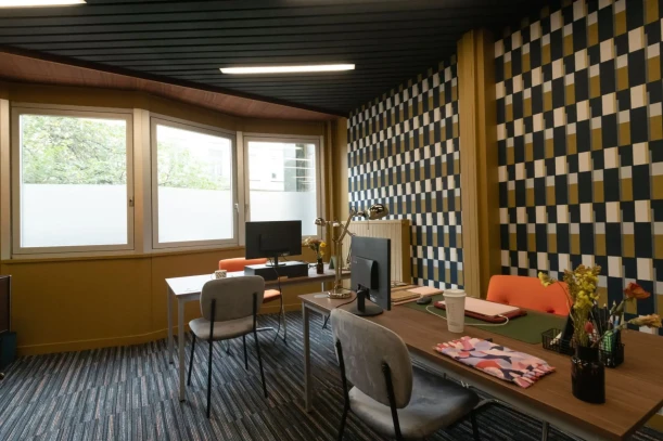 Open Space - 42100 - 5 postes - 150€