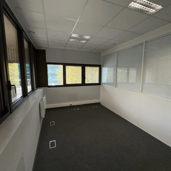 Bureau privé 2 m² 2 postes Coworking Esplanade de la Commune de Paris Noisy-le-Grand 93160 - photo 3